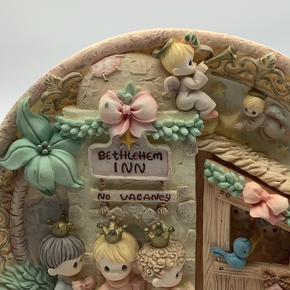 Vintage Precious Moments Nativity Wall Hanging 3D Bethlehem Inn - Picture 4 of 9